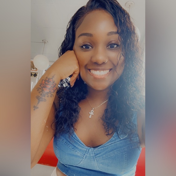 Meet your Posher, Nichole - Picture 1 of 1